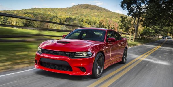 Тук мощността е &bdquo;едва&rdquo; 707 конски или, но аеродинамиката на седана е по-добра. А и къде ще намерите модел с 4 врати за 70 000 долара, който да вдига почти 330 км/ч?